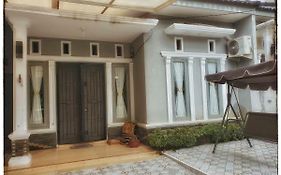 Rumah Ayin Homestay Near Airport